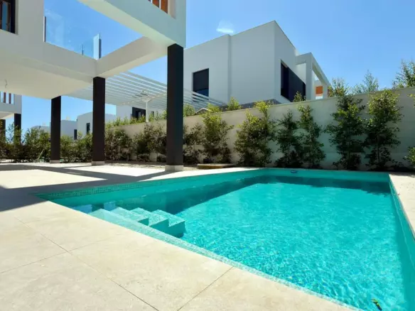 4-bedroom Villa In Alicante, Spain (224 M²)