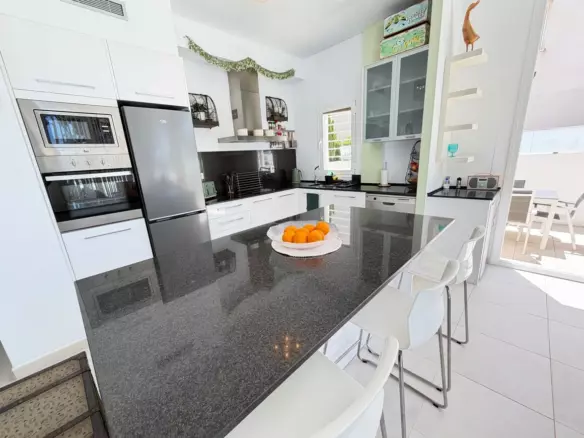 4-bedroom Villa In Pilar De La Horadada, Spain (160 M²)