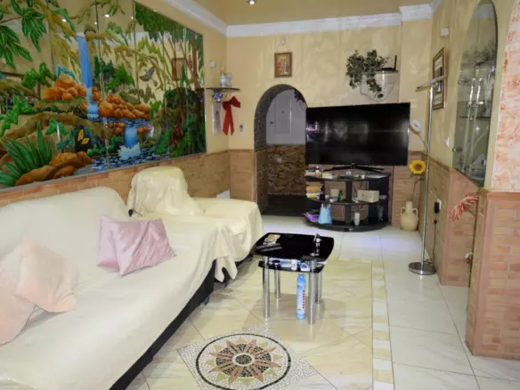 6-bedroom Villa In Guardamar Del Segura, Spain (450 M²)