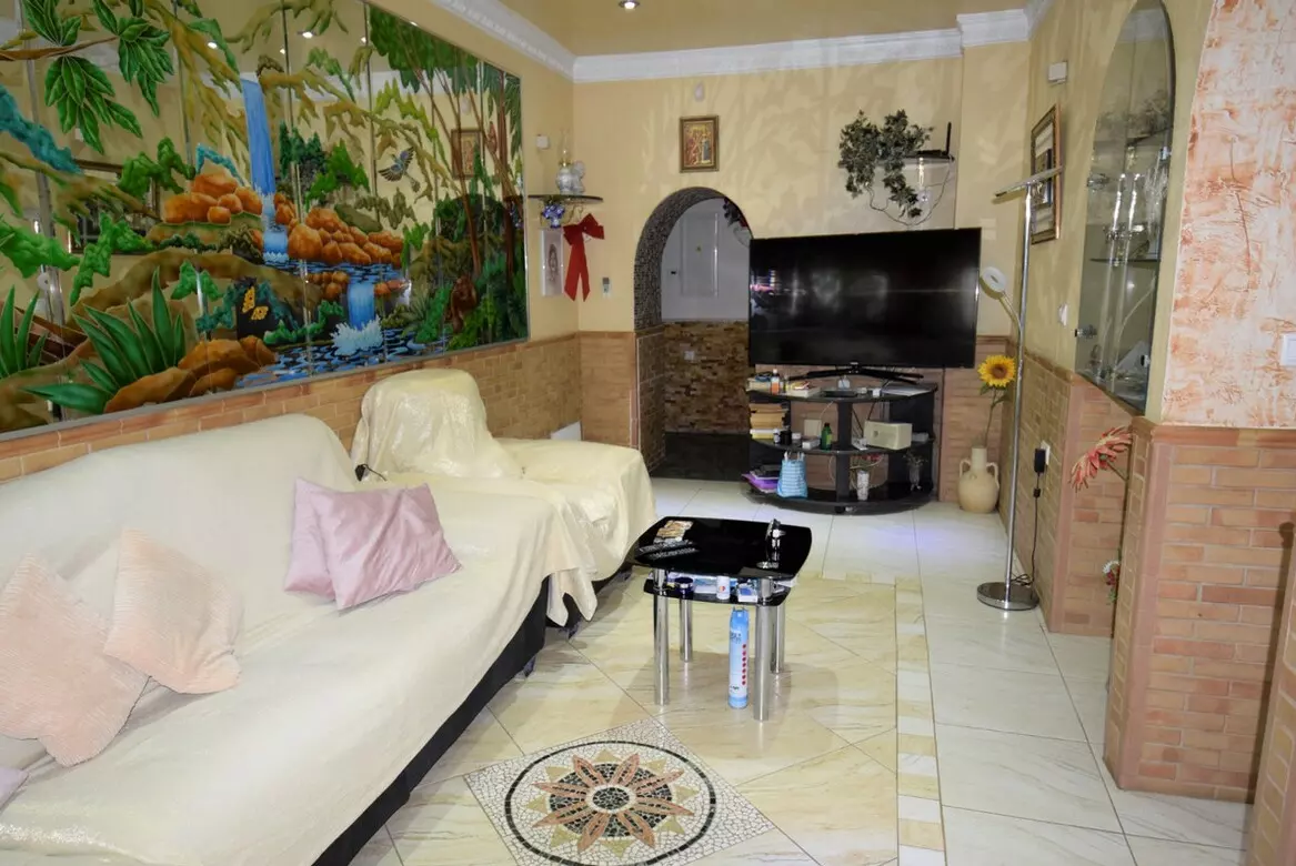 6-bedroom Villa In Guardamar Del Segura, Spain (450 M²)
