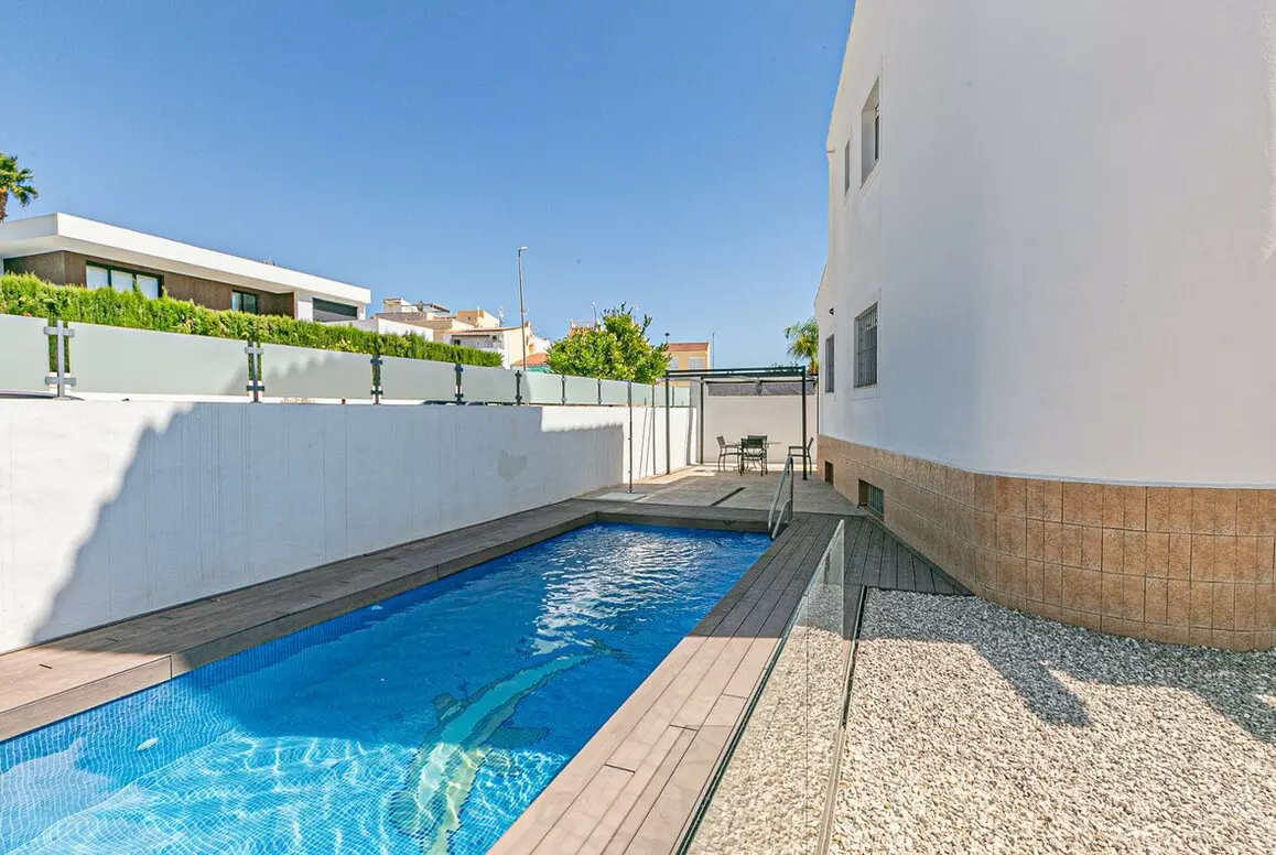 4-bedroom Villa In San Fulgencio, Spain (143 M²)