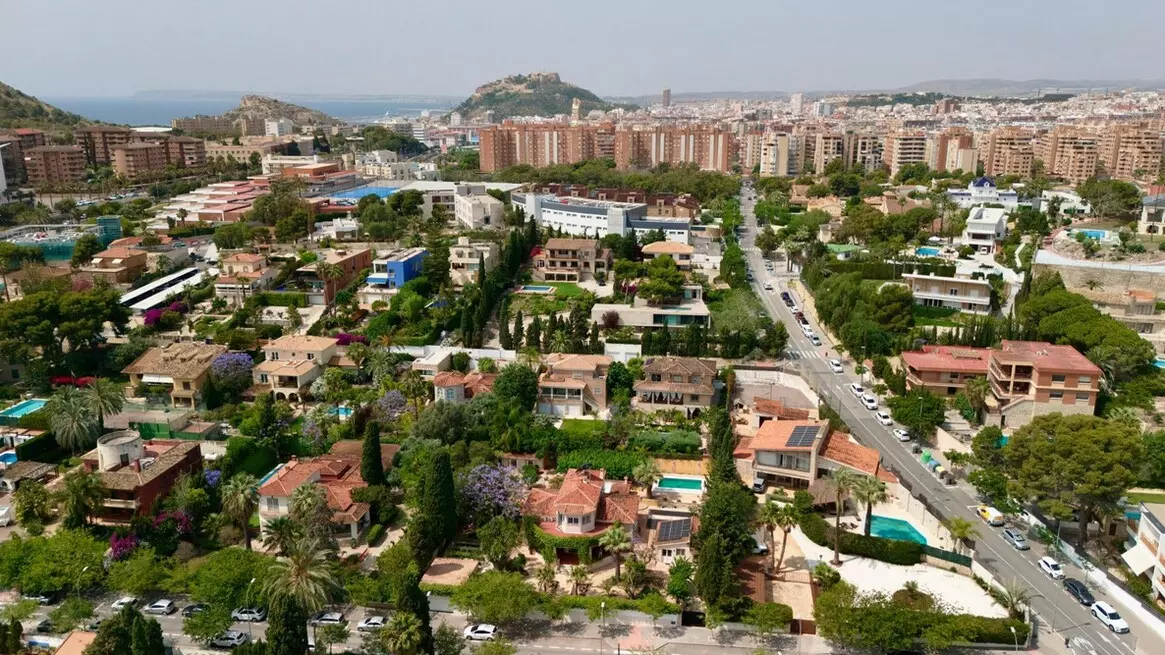 6-bedroom Villa In Alicante, Spain (500 M²)