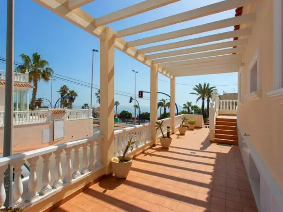 4-bedroom Villa In Torrevieja, Spain (180 M²)