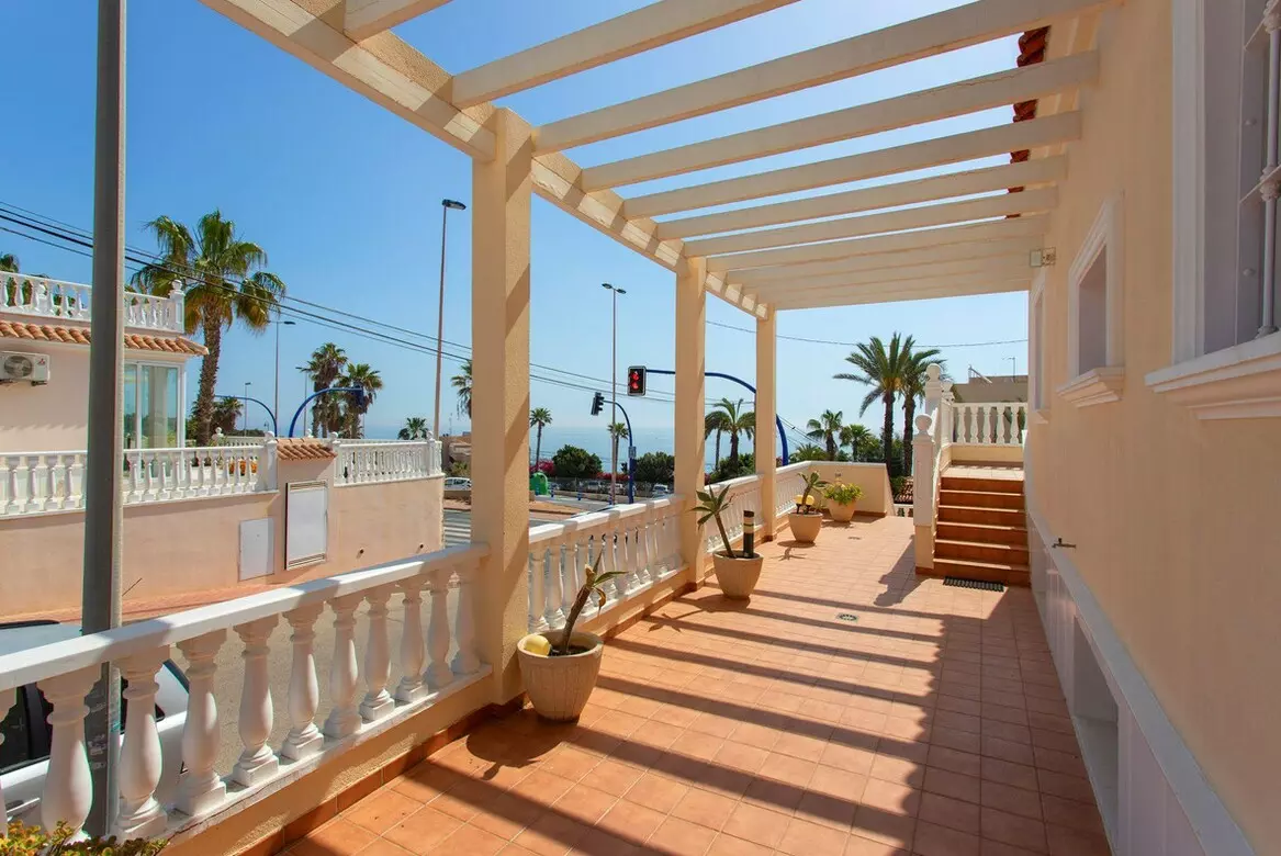 4-bedroom Villa In Torrevieja, Spain (180 M²)