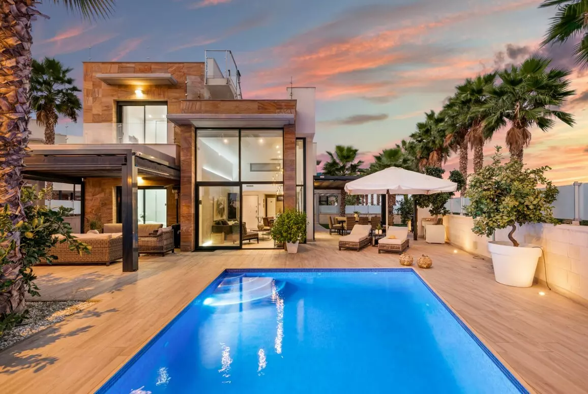 5-bedroom Villa In Orihuela Costa, Spain (180 M²)