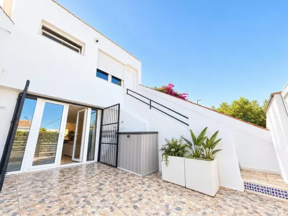 3-bedroom Town House In Torrevieja, Spain (91 M²)
