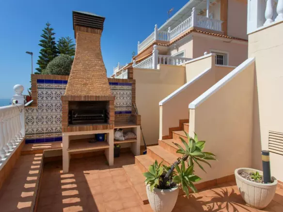 4-bedroom Villa In Torrevieja, Spain (180 M²)