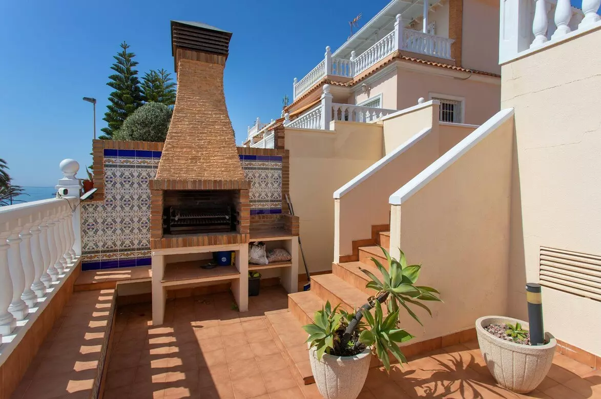 4-bedroom Villa In Torrevieja, Spain (180 M²)
