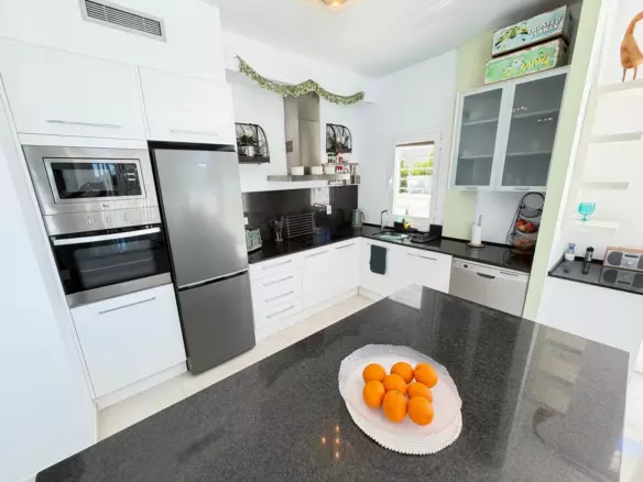 4-bedroom Villa In Pilar De La Horadada, Spain (160 M²)