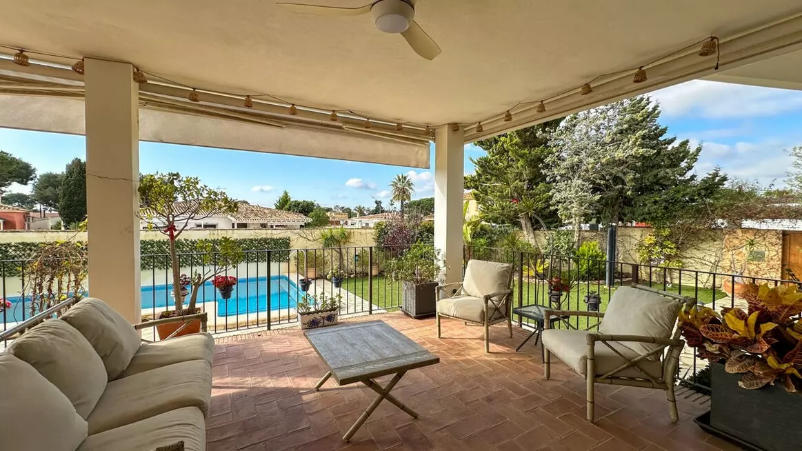 7-bedroom Villa In Orihuela Costa, Spain (450 M²)