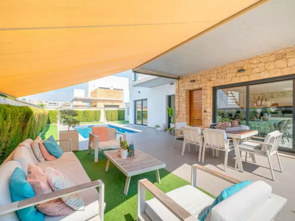 3-bedroom Villa In Rojales, Spain (136 M²)