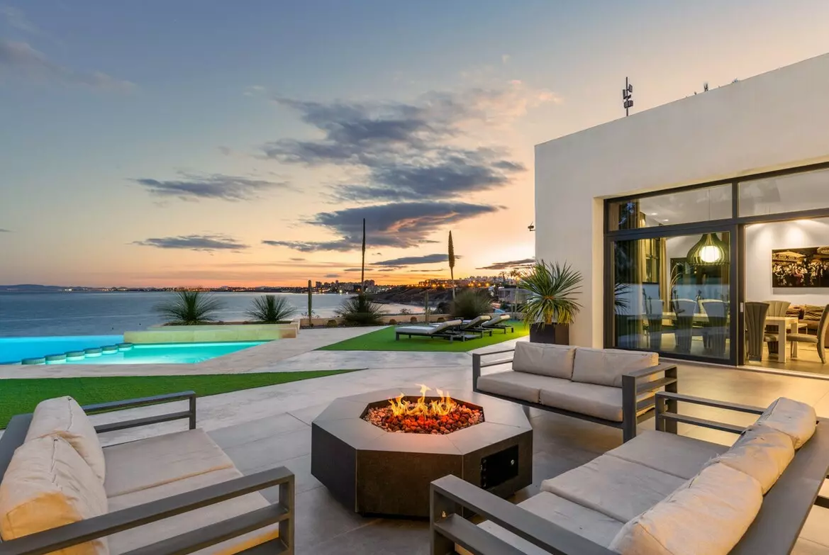 6-bedroom Villa In Cabo Roig, Spain (479 M²)