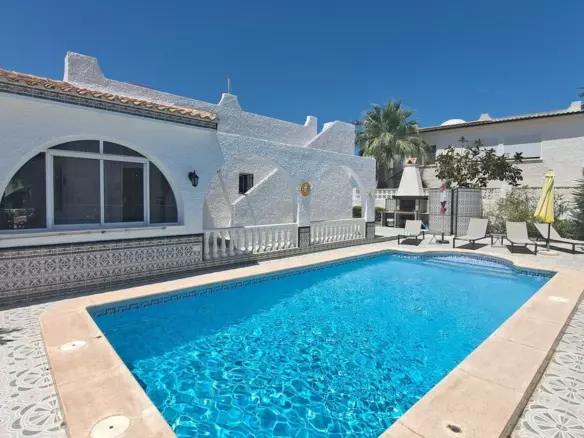 3-bedroom Villa In San Miguel De Salinas, Spain (173 M²)