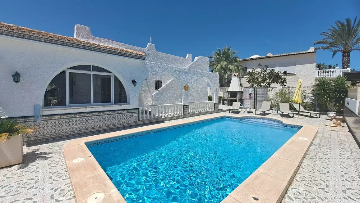 3-bedroom Villa In San Miguel De Salinas, Spain (173 M²)