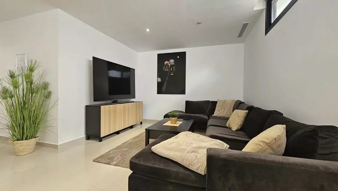 6-bedroom Villa In Orihuela Costa, Spain (208 M²)