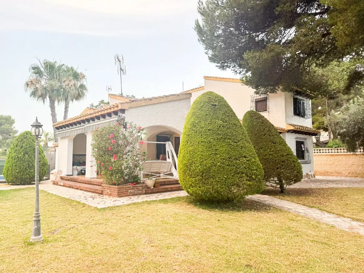 4-bedroom Villa In Orihuela Costa, Spain (200 M²)