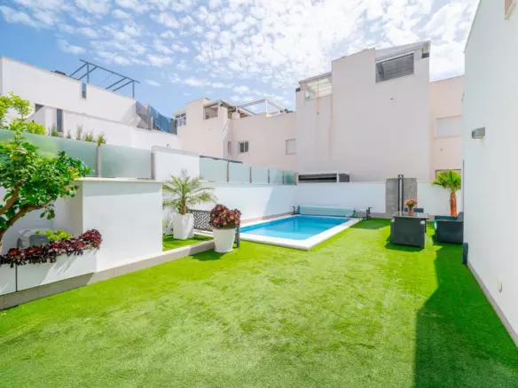 5-bedroom Villa In Torrevieja, Spain (194 M²)