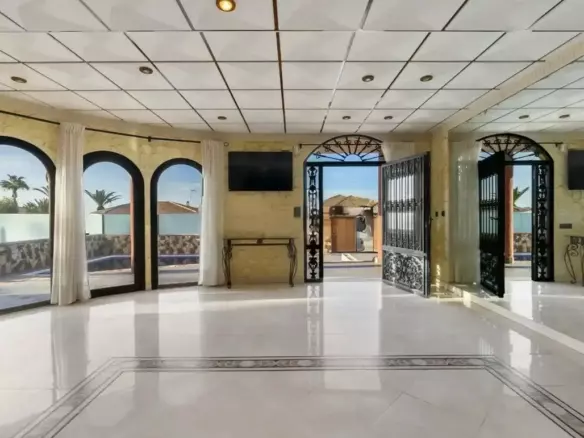 4-bedroom Villa In Orihuela Costa, Spain (400 M²)