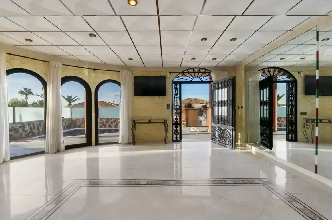 4-bedroom Villa In Orihuela Costa, Spain (400 M²)