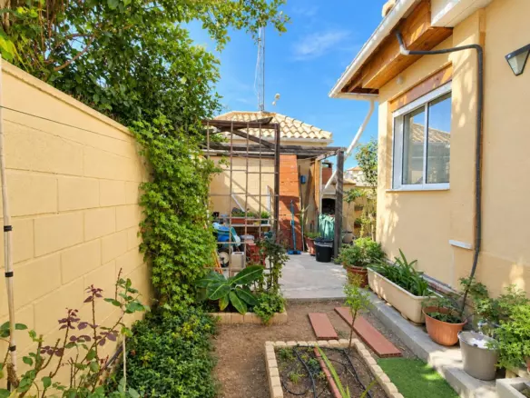 4-bedroom Town House In Rojales, Spain (104 M²)