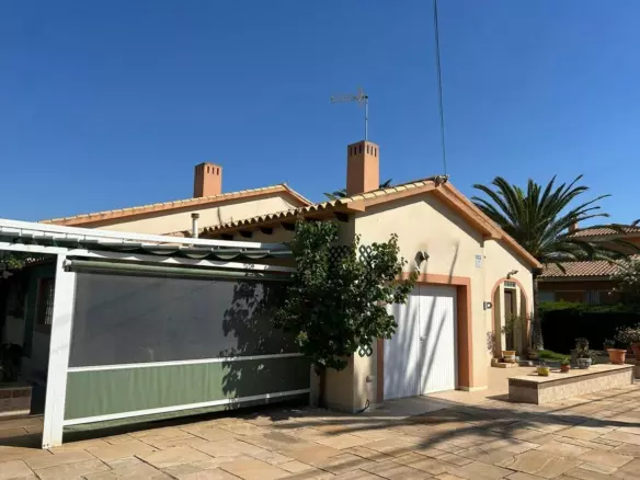 3-bedroom Villa In Cabo Roig, Spain (179 M²)