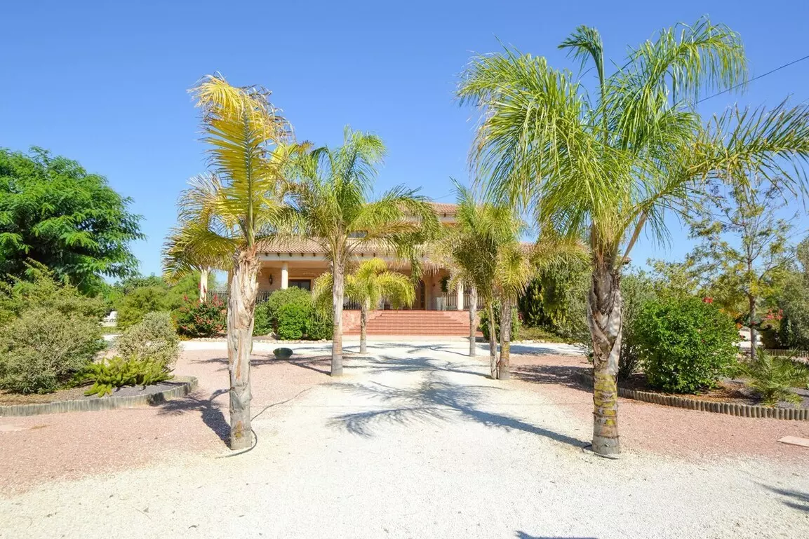 5-bedroom Villa In Orihuela, Spain (270 M²)