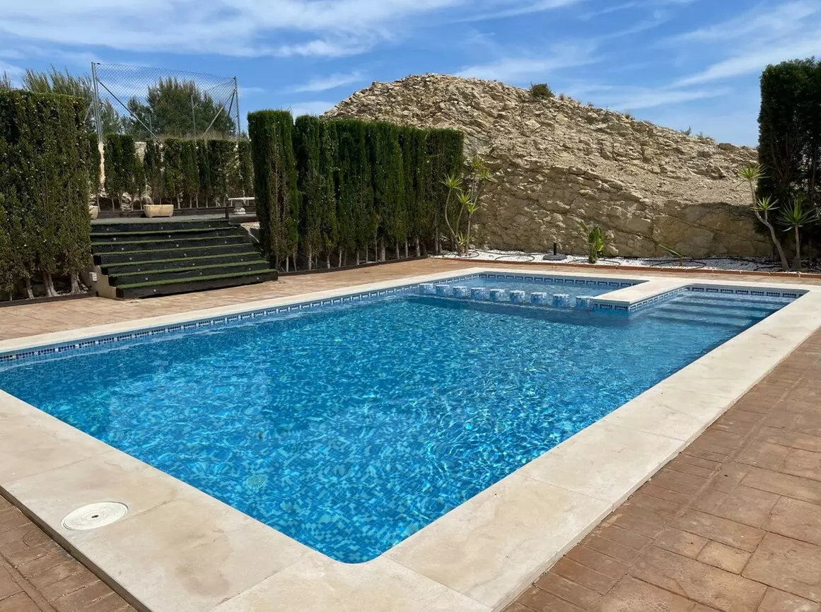 6-bedroom Villa In Monforte Del Cid, Spain (453 M²)