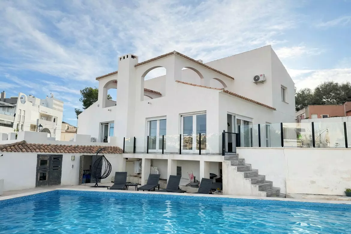 6-bedroom Villa In Orihuela Costa, Spain (240 M²)