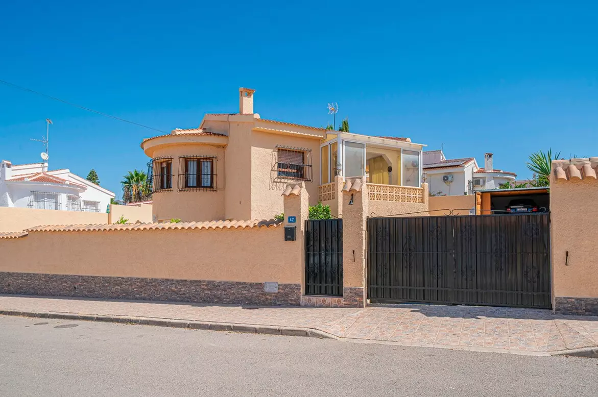5-bedroom Villa In Rojales, Spain (97 M²)