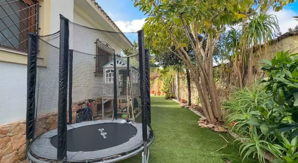 7-bedroom Villa In Orihuela Costa, Spain (450 M²)