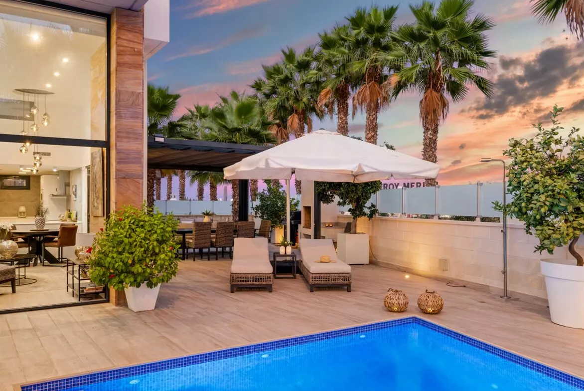 5-bedroom Villa In Orihuela Costa, Spain (180 M²)