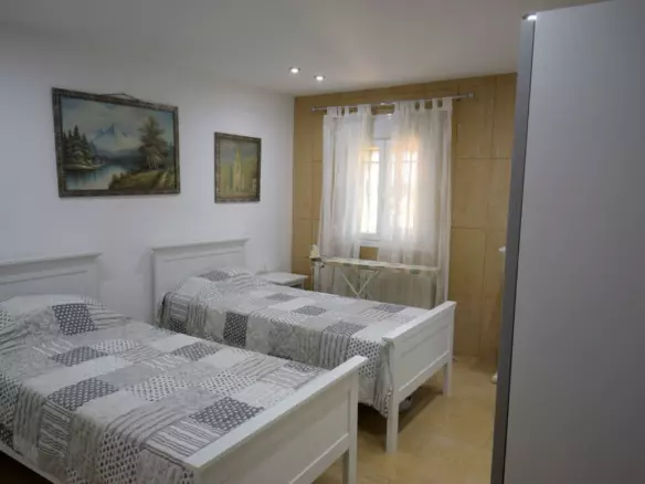 6-bedroom Villa In Guardamar Del Segura, Spain (450 M²)