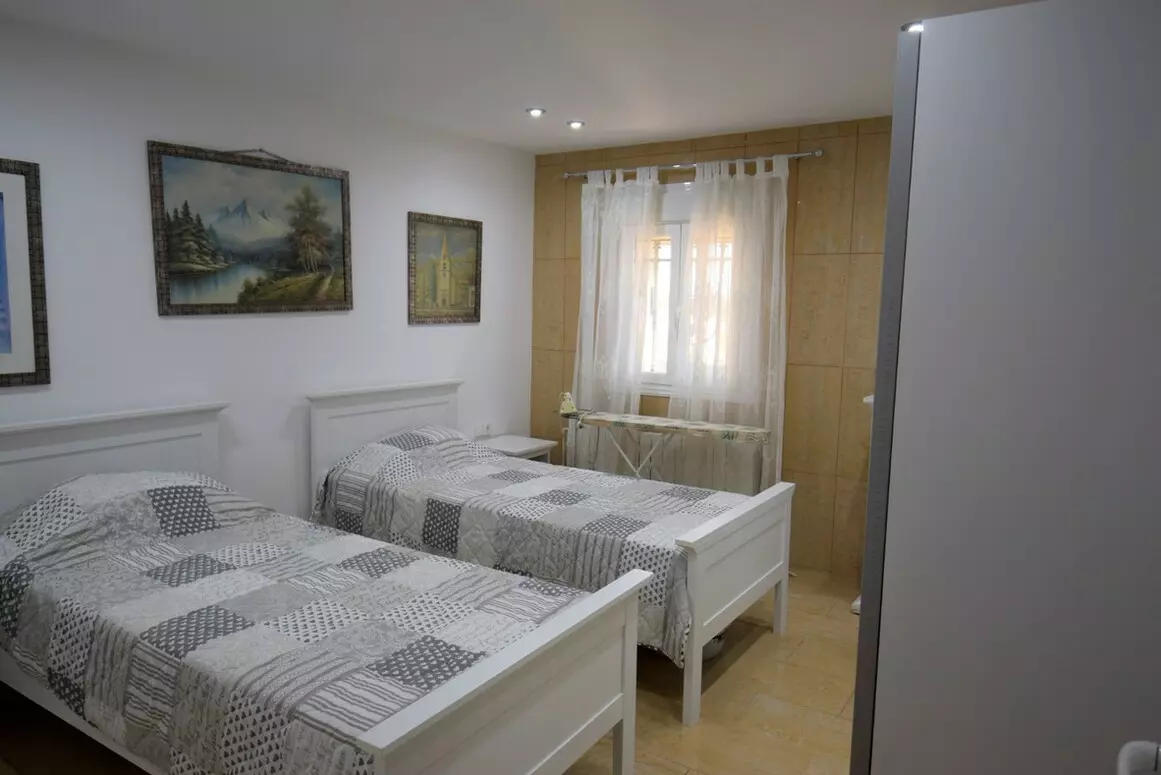 6-bedroom Villa In Guardamar Del Segura, Spain (450 M²)