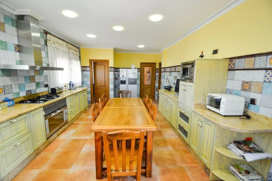 5-bedroom Villa In Orihuela, Spain (270 M²)