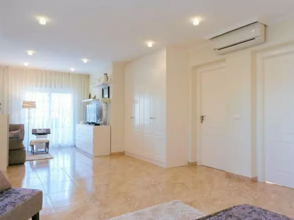 7-bedroom Villa In Orihuela Costa, Spain (284 M²)