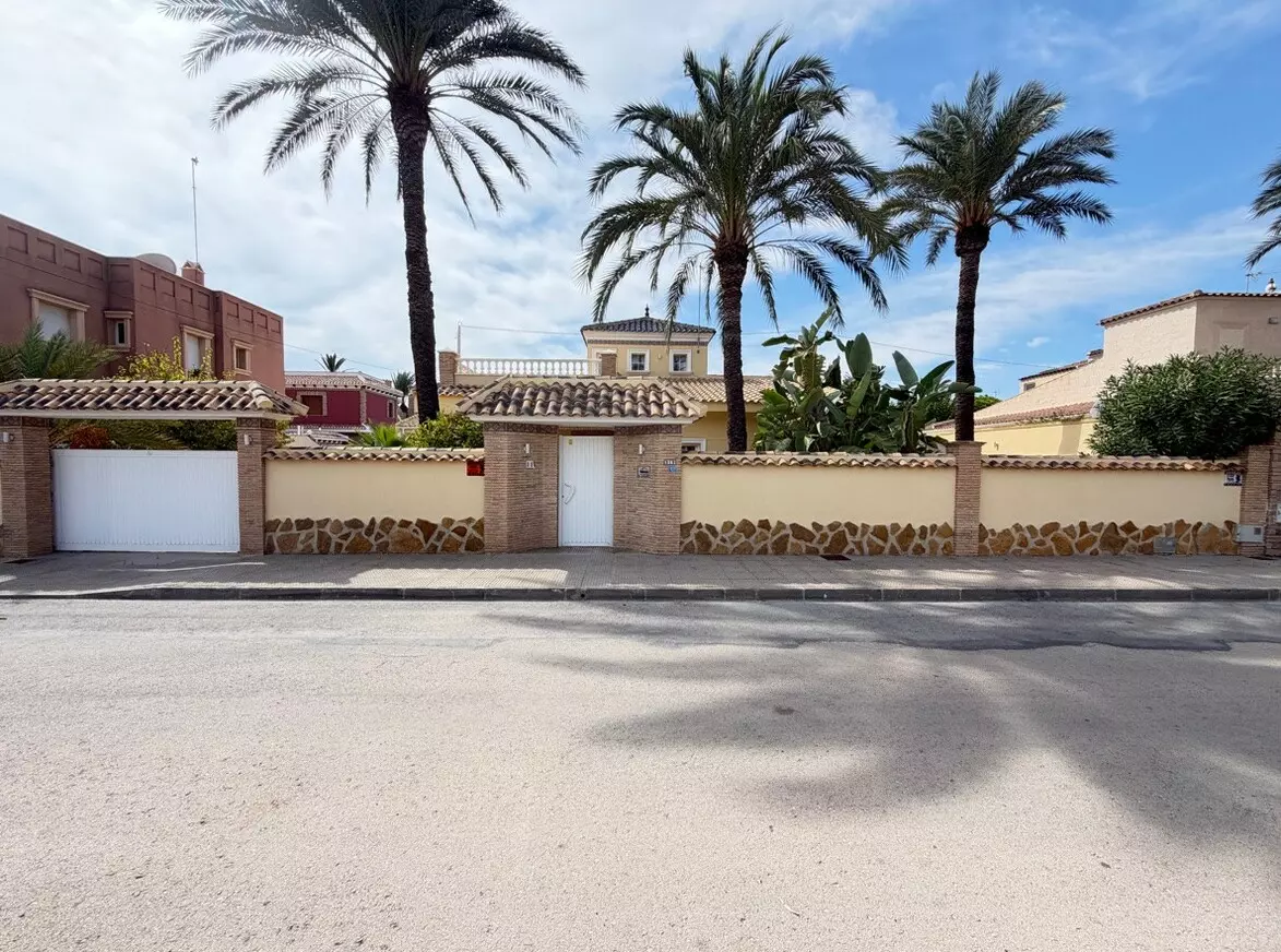 4-bedroom Villa In Cabo Roig, Spain (150 M²)