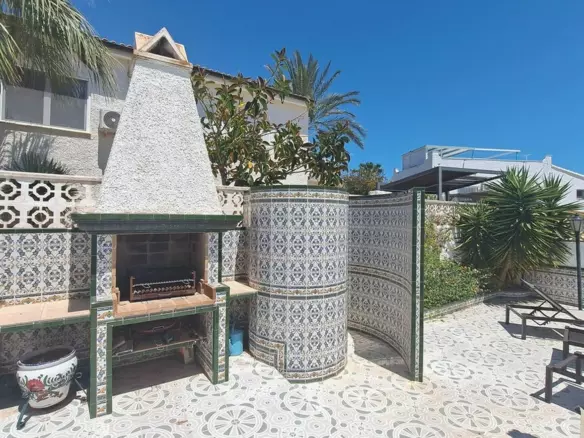 3-bedroom Villa In San Miguel De Salinas, Spain (173 M²)