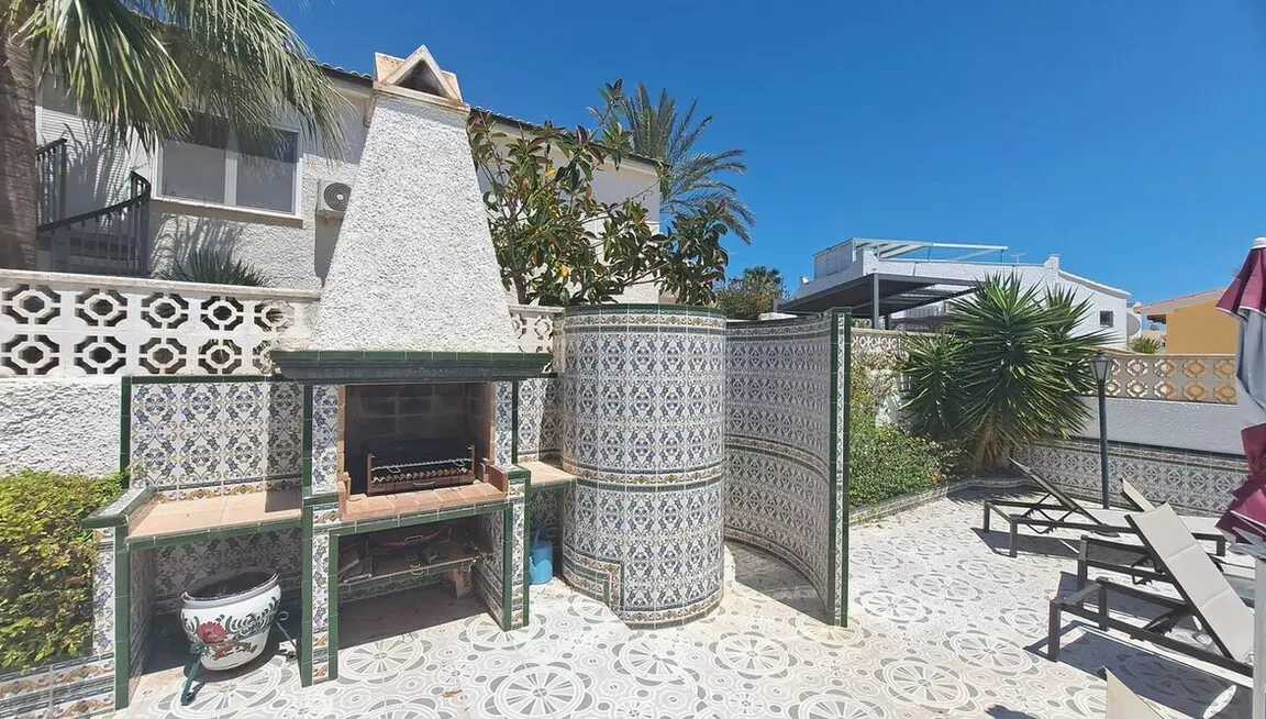 3-bedroom Villa In San Miguel De Salinas, Spain (173 M²)