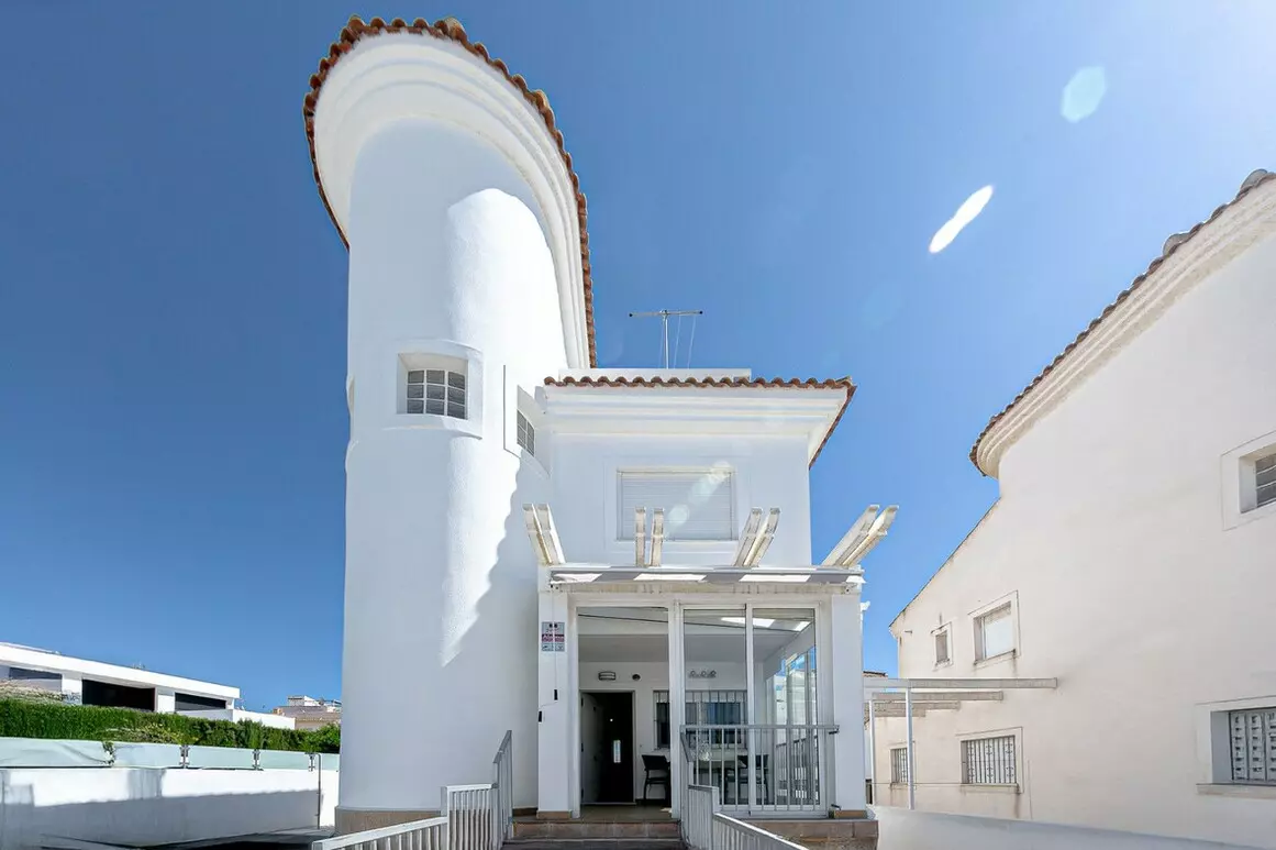 4-bedroom Villa In San Fulgencio, Spain (143 M²)