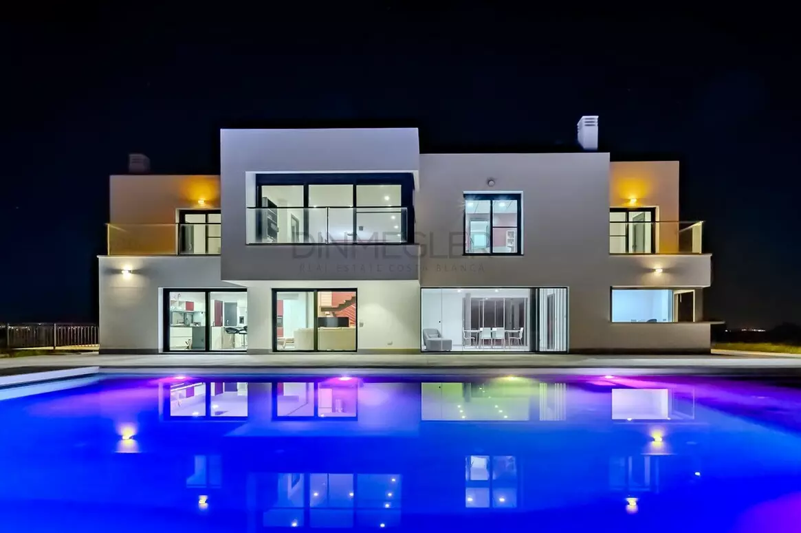 5-bedroom Villa In San Fulgencio, Spain (506 M²)