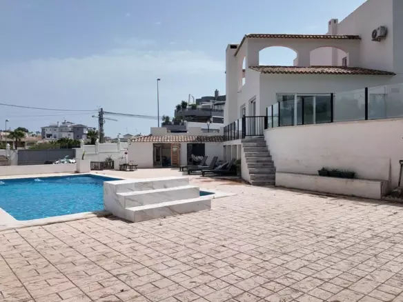 6-bedroom Town House In Orihuela Costa, Spain (240 M²)