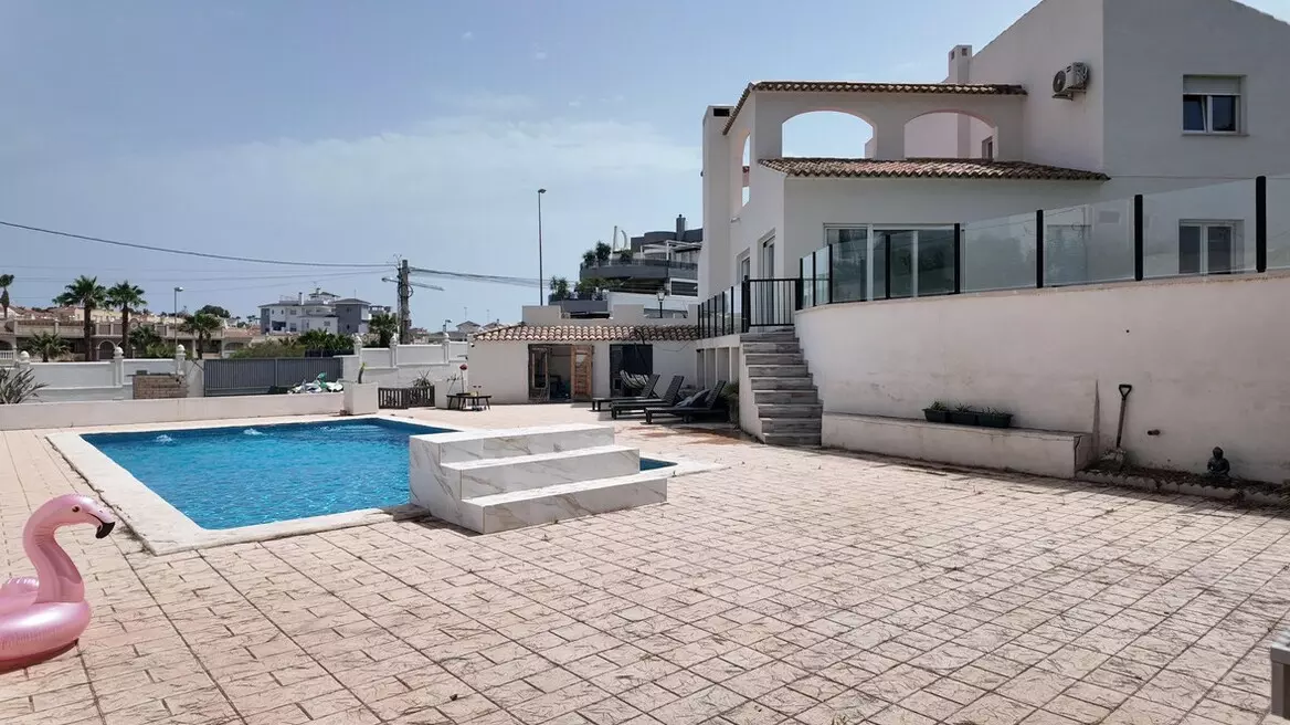 6-bedroom Town House In Orihuela Costa, Spain (240 M²)