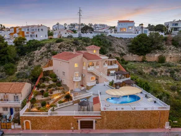 7-bedroom Villa In Rojales, Spain (179 M²)