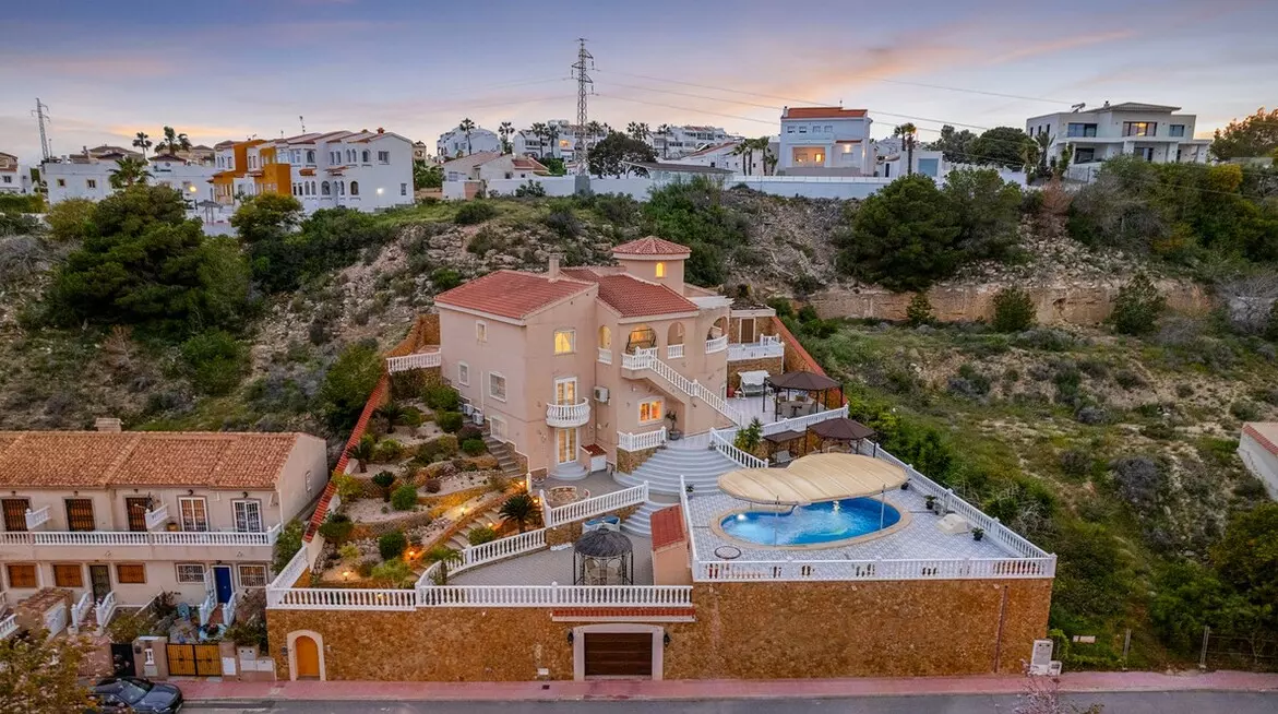 7-bedroom Villa In Rojales, Spain (179 M²)