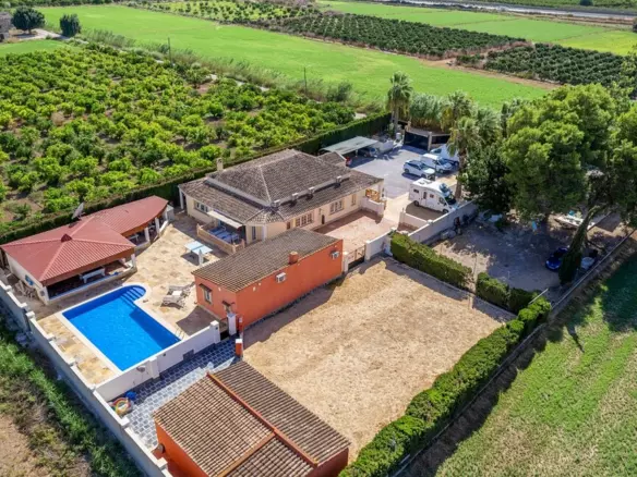 6-bedroom Country House In Almoradi, Spain (286 M²)