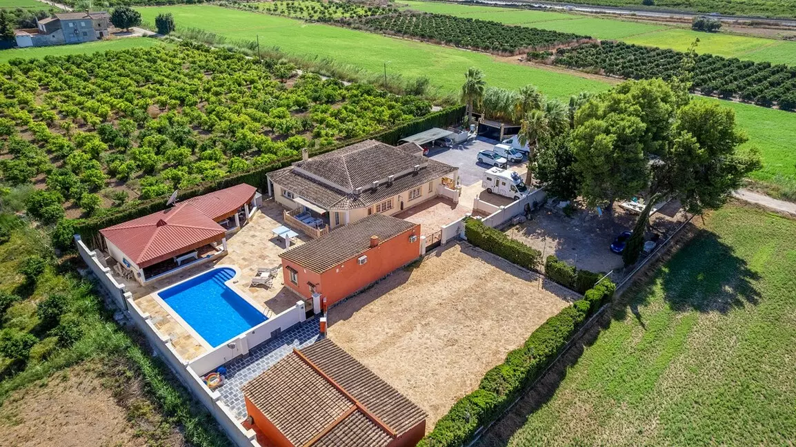 6-bedroom Country House In Almoradi, Spain (286 M²)