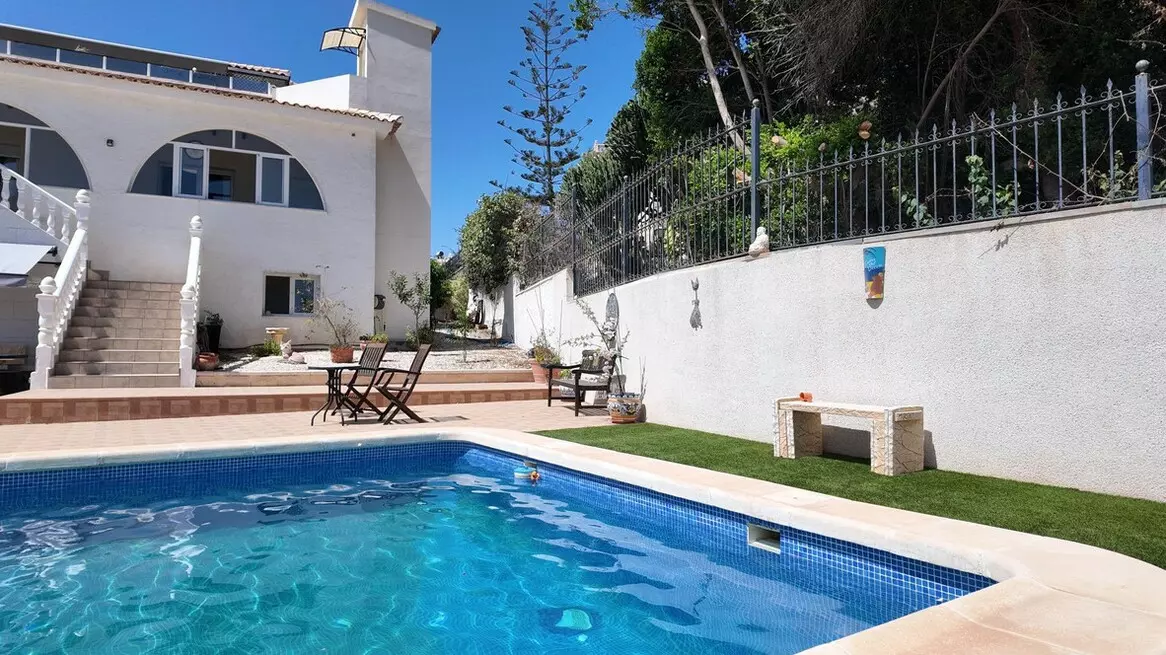 5-bedroom Villa In San Miguel De Salinas, Spain (557 M²)