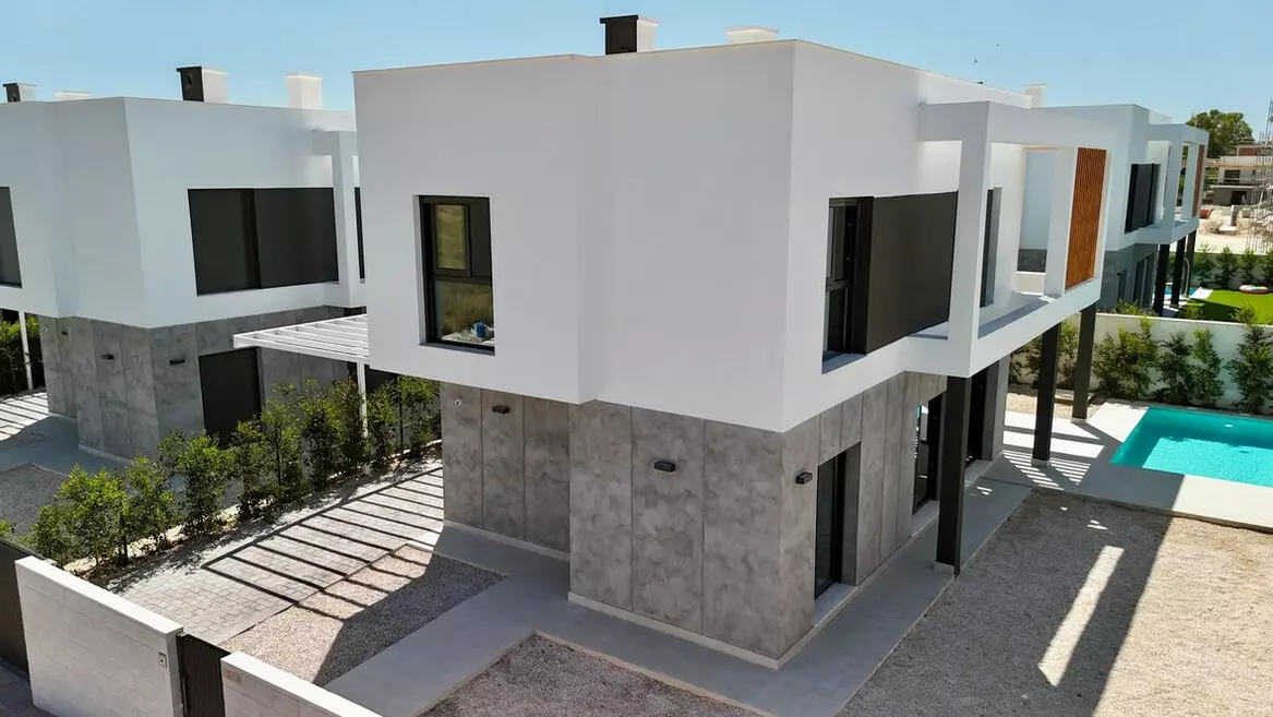 4-bedroom Villa In Alicante, Spain (224 M²)