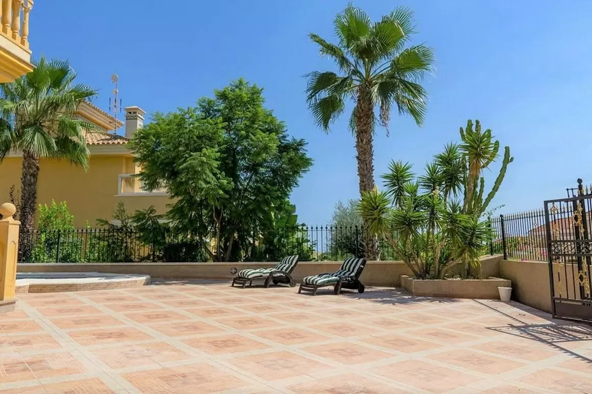 3-bedroom Villa In Alicante, Spain (132 M²)