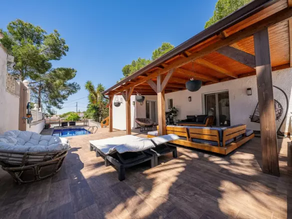 4-bedroom Villa In Pilar De La Horadada, Spain (168 M²)